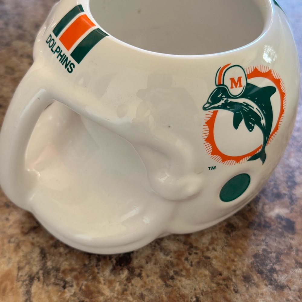 Vintage 1986 Miami Dolphins Football Helmet Mug w/2 Miami Dolphin‎ drink glasses